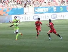 包含武磊破门再现神勇，上海上港领跑积分榜的词条