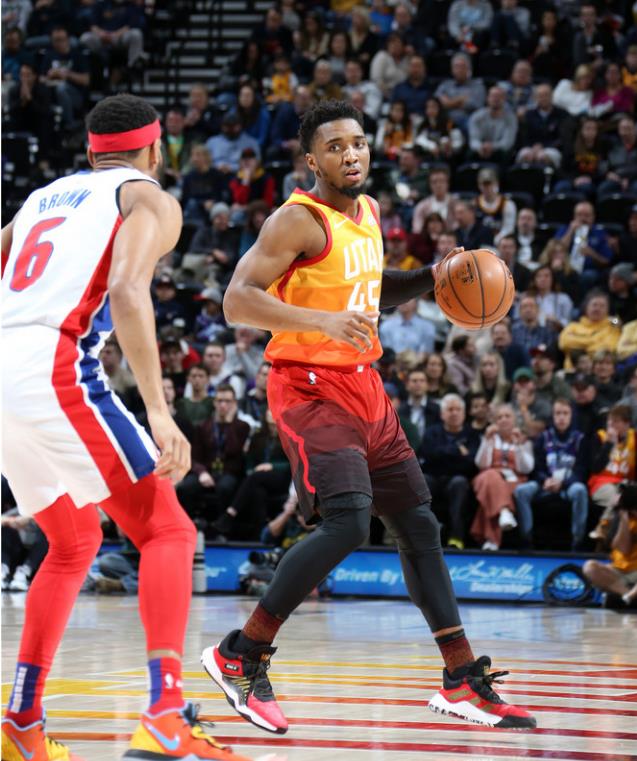 犹他爵士队实力稳定夺得三连胜开局的简单介绍