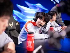 包含塞尔塔主场强势逆转，终结连败局面的词条