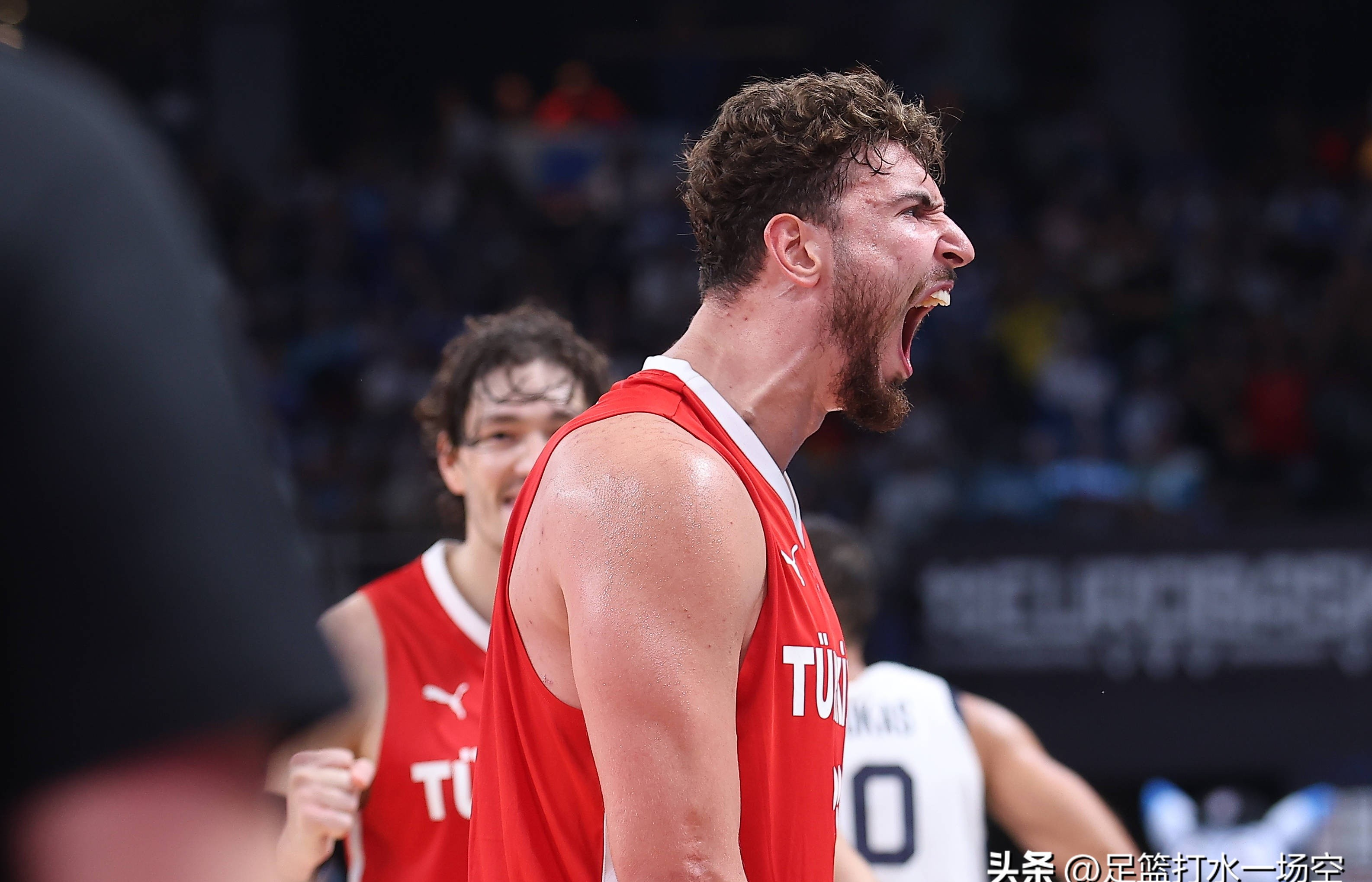 欧雷尔赢得势如破竹的比赛，坚守球队荣誉的简单介绍