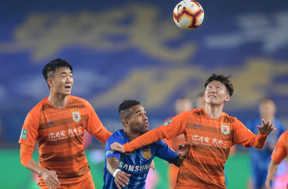 包含国安惜败鲁能，争冠险情令人揪心的词条